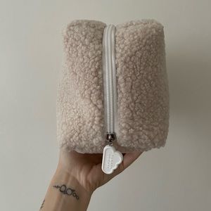 Summer Fridays cloud pouch in vanilla